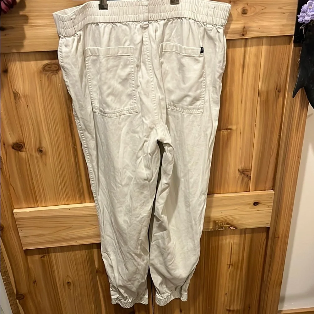 GAP Women's Cream Jogger Type Pants - Picture 7 of 10